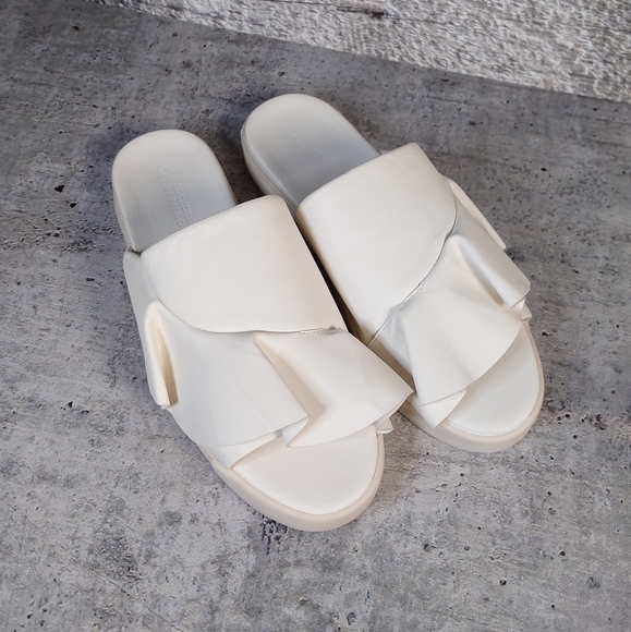 Mercedes Castillo White Slipper Sandals - Picture 10 of 16